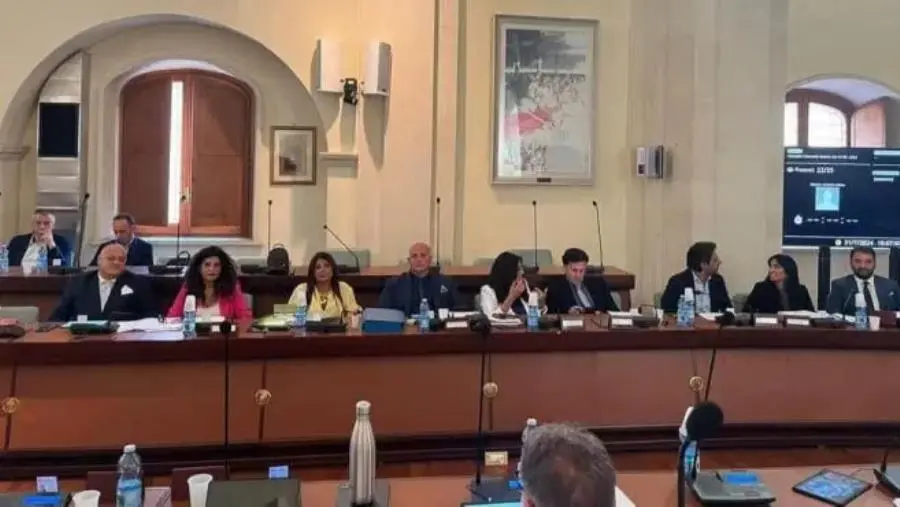 Corigliano Rossano, il j'accuse dell'opposizione al sindaco Stasi in Consiglio comunale