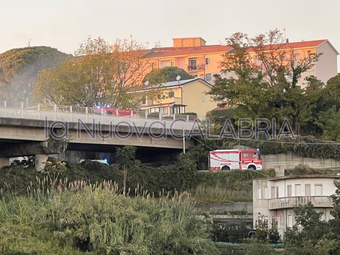 images Catanzaro, esplosione vicino al ponte della tangenziale: due feriti 