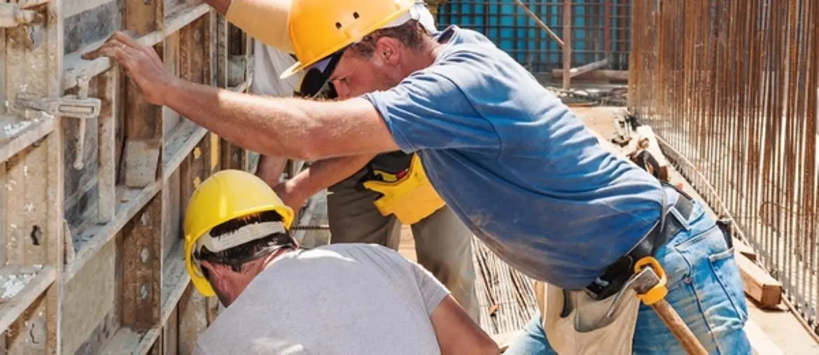 images Caldo estremo, i sindacati: "Occhiuto sospenda le lavorazioni anche nel campo edile"