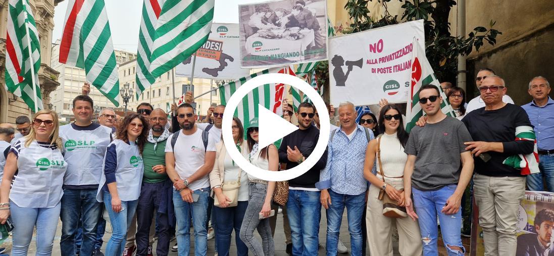 No alla privatizzazione di Poste Italiane: a Catanzaro il sit-in di sindacati e lavoratori