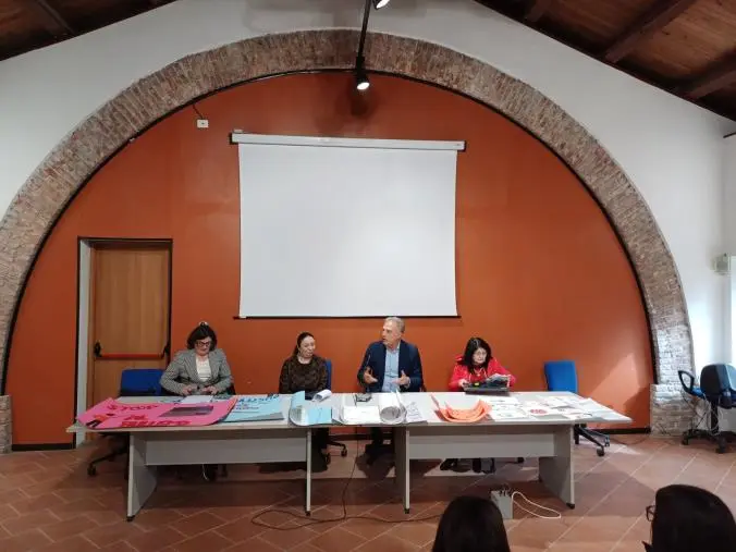 Gli studenti di Rocca di Neto incontrano Rita Tulelli per parlare di bullismo e cyberbullismo