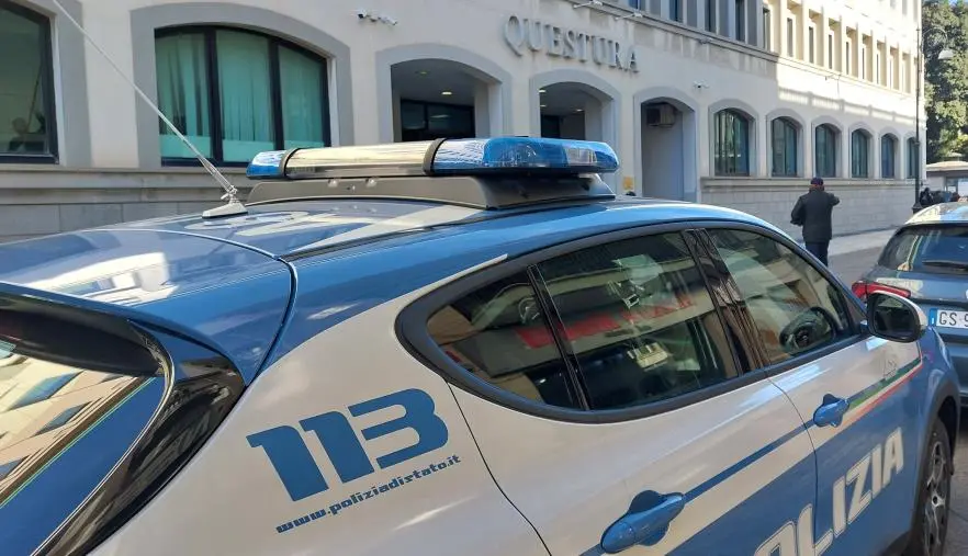 Focus anti 'ndrangheta della Polizia a Reggio: attenzionate Villa Comunale e Piazza Zerbi, espulsi 9 extracomunitari irregolari