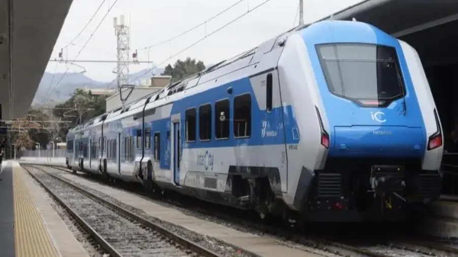 Fs, Trenitalia completa la consegna dii 7 intercity ibridi che collegano Calabria, Basilicata e Puglia
