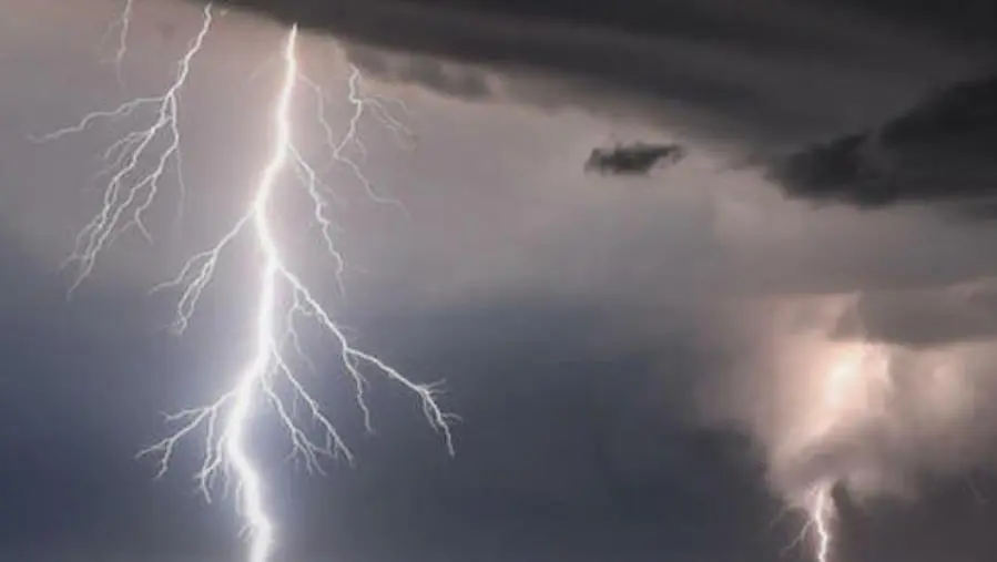 images Allerta meteo, la Protezione Civile raccomanda la massima prudenza: “Rischio frane e inondazioni”