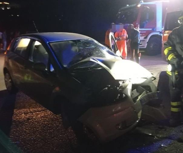 images Copanello, incidente nella notte tra auto e autospurgo: ferito un giovane