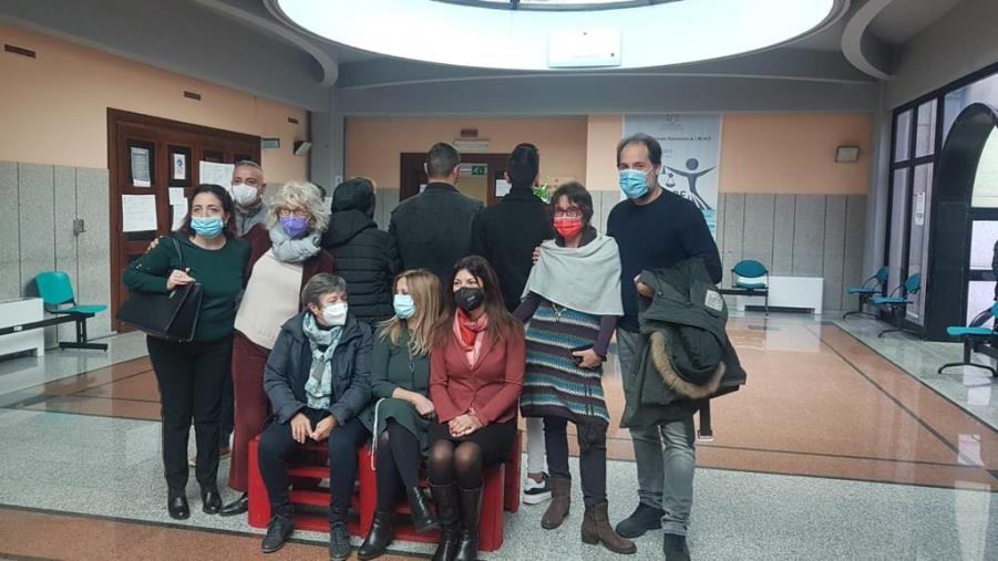 images “No Violence”: ecco la panchina rossa della Comunità ministeriale di Catanzaro e del Centro Calabrese di Solidarietà