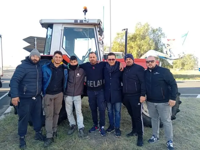 L'Unione di Cuore e Campo: il presidente dell'associazione Rurale Calabrese e il consigliere Rachieli accanto agli agricoltori