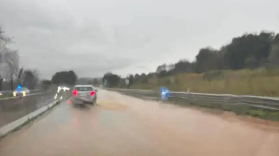 Allagata la Strada statale dei Due mari 280: disagi alla circolazione 
