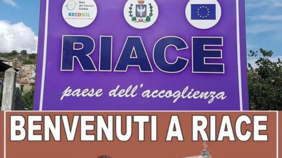 Carola Rackete in visita a Riace: ricevuta dal collega Mimmo Lucano