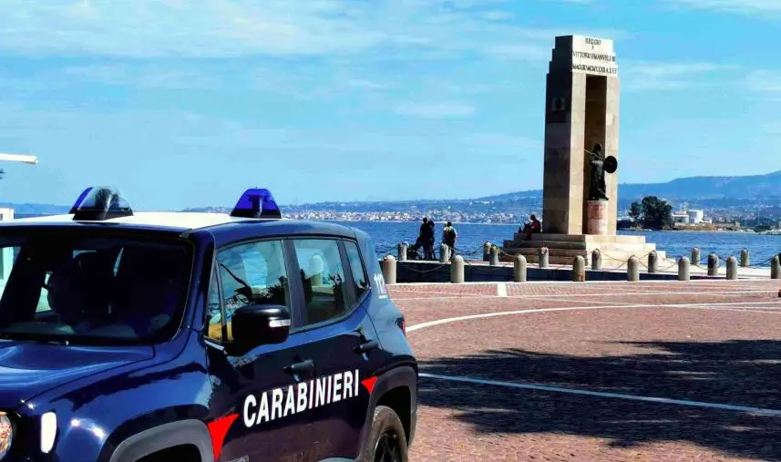 Reggio, sorpreso con cocaina: arrestato dopo un 'lancio sospetto' dal balcone 