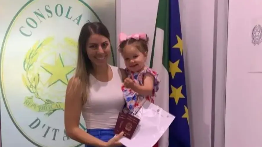images Vanessa Lanciano e la figlia Milania Scerri sono cittadine italiane, il benvenuto dell’Università delle Generazioni 
