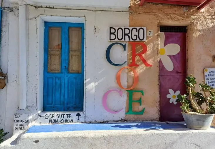 images Fiumara, Borgo Croce "colorato" d'amore