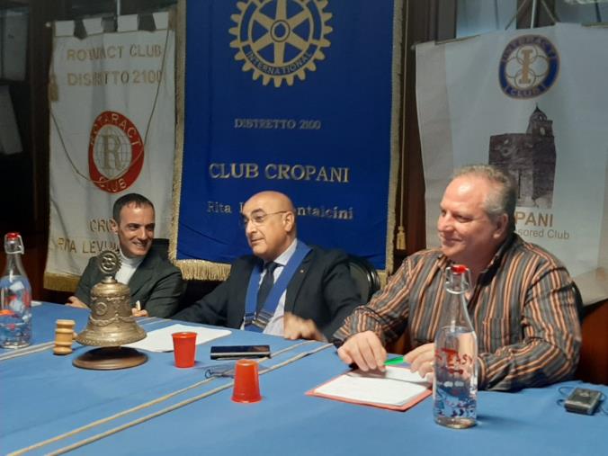 Don Francesco Cristofaro ospite del Rotary Club Cropani nel caminetto “La Pace verrà se…”