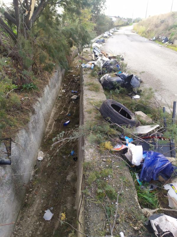 images Pulizia canaloni. L'assessore Longo: “Continuiamo a raccogliere rifiuti ingombranti di ogni genere”