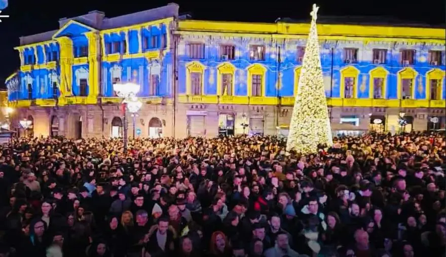 images Il Capodanno in musica accende la piazza di Catanzaro: in migliaia per salutare il nuovo anno