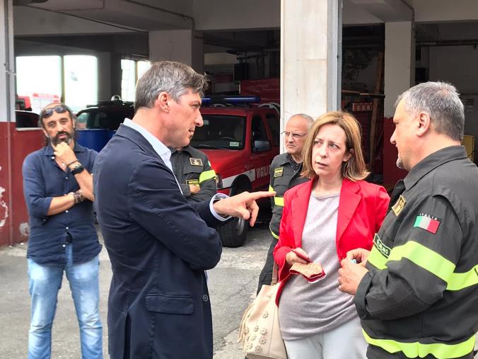 images Vono (Iv) incontra i vigili del fuoco: "Prezioso il loro impegno" 