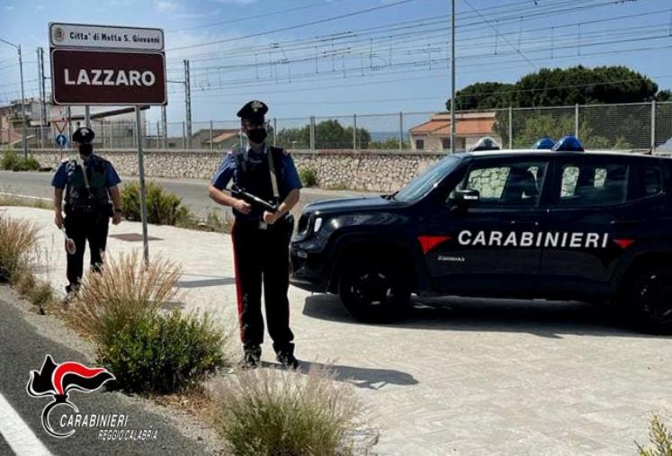 images Lazzaro. Ruba un'automobile e cerca di verniciarla: arrestato un 31enne