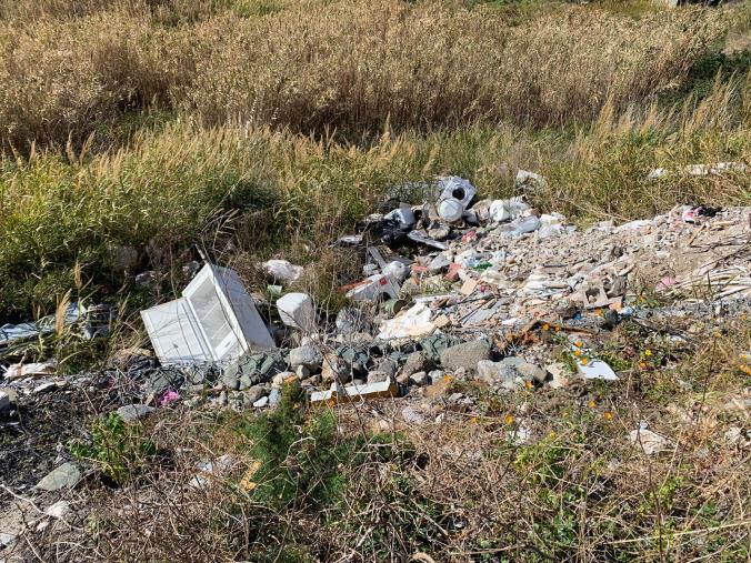 images Discarica a cielo aperto nel quartiere Cava di Catanzaro (VIDEO)