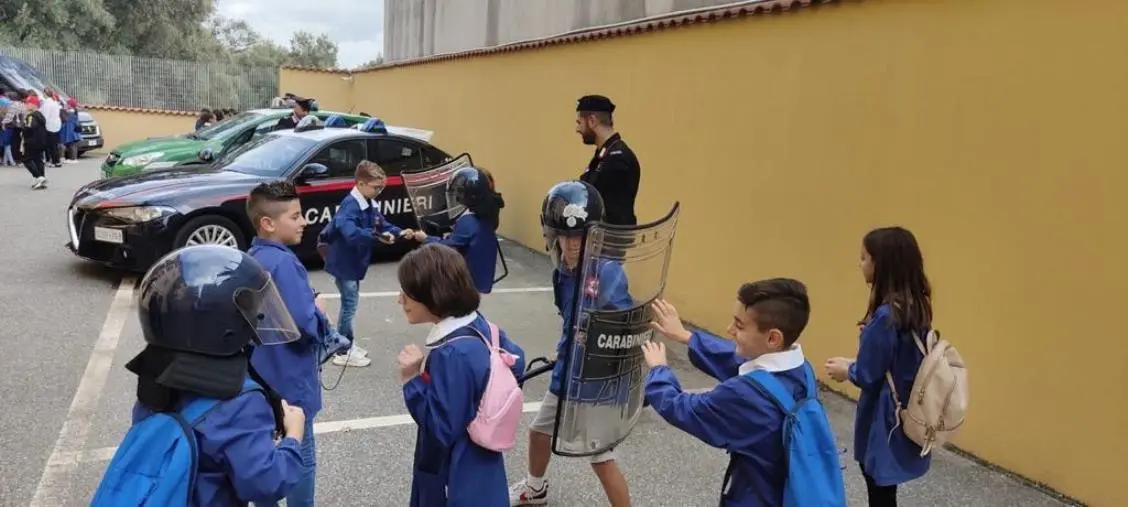 images Legalità, nel Reggino i carabinieri accolgono gli alunni in caserma