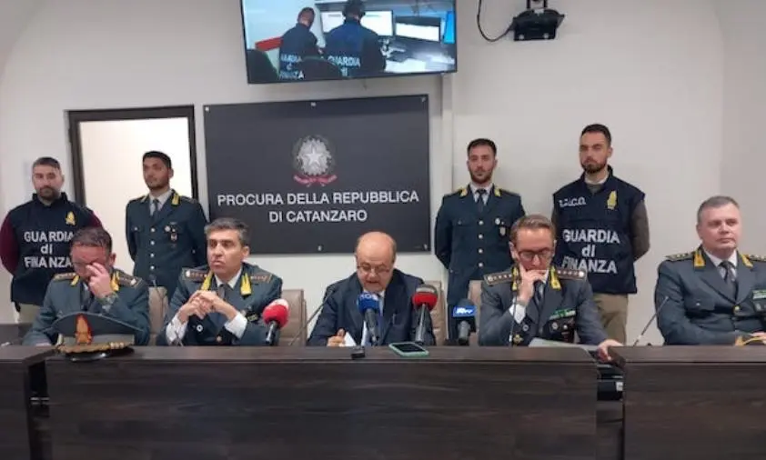 Operazione "Call me", Curcio: "La 'ndrina La Rosa impartiva direttive dal carcere grazie all'uso di cellulari e tablet"