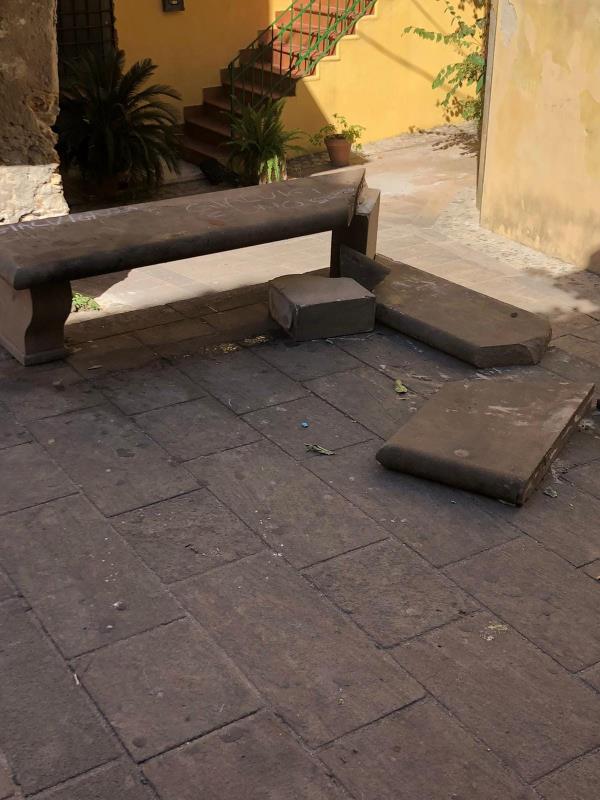 Vandalismo nel centro storico di Crotone: l'amministrazione Voce sporge denuncia contro ignoti