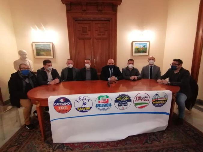 images Brogli elettorali a Reggio Calabria. I consiglieri di minoranza: “Falcomatà e maggioranza si dimettano, non esiste alternativa”