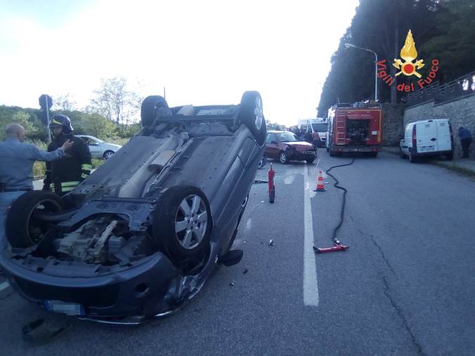 images Chiaravalle,  perde il controllo dell'auto