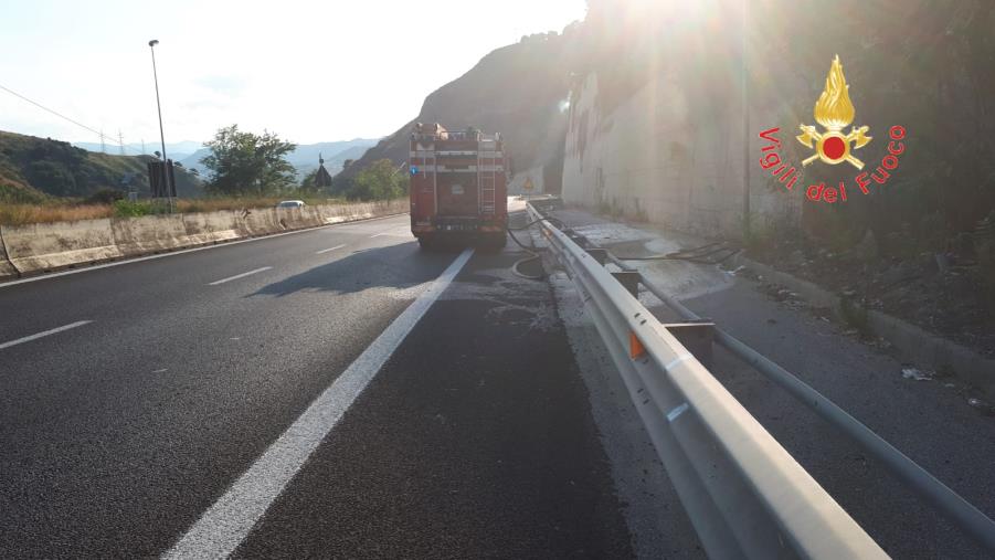 Incendio a Catanzaro, riaperta al transito la statale 280 dei Due Mari