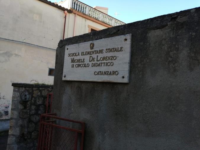 images Degrado all'esterno della scuola De Lorenzo di Gagliano. Stefano Veraldi: "Non è tollerabile"