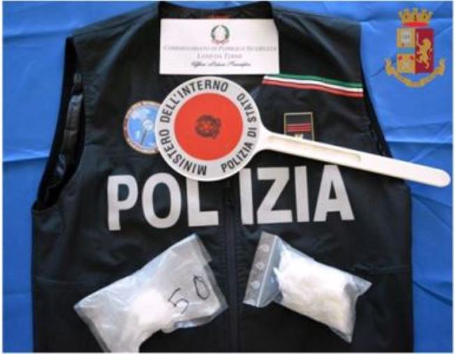 images Lamezia Terme. Oltre 100 grammi di cocaina in auto: arrestata una coppia