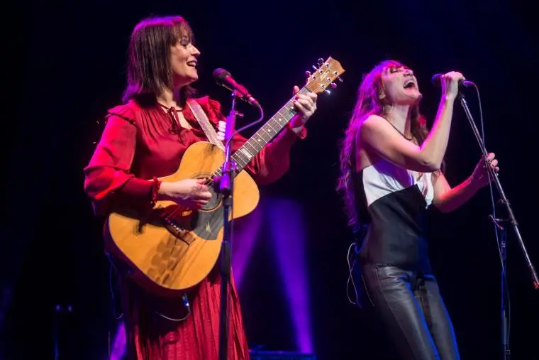 Continua l'estate praiese con il concerto gratuito di Carmen Consoli e Marina Rei