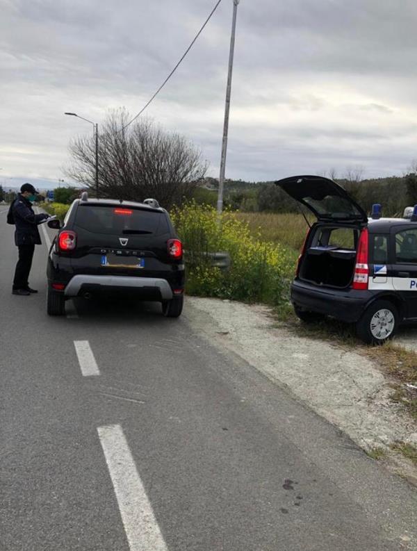 Coronavirus. La Polizia locale di Catanzaro intensifica i controlli sugli spostamenti: oggi multe e sanzioni per chi non rispetta le norme anti contagio 