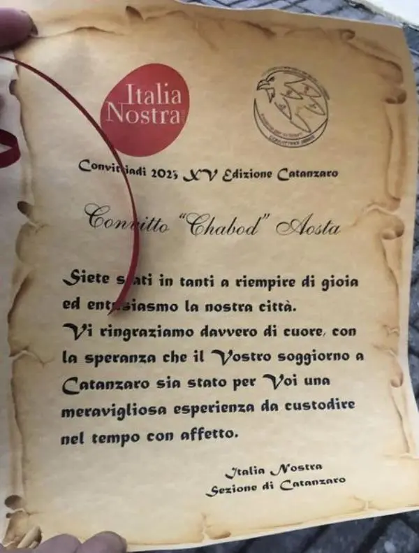 images Convittiadi, Italia Nostra dona alle delegazioni una pergamena e un'opera raffigurante l'antica moneta di Catanzaro