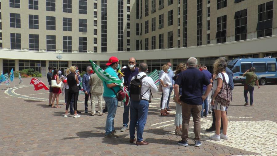 images Corap. Nuovo sit-in presso la Regione: "Senza stipendi e nessuna certezze sul futuro"