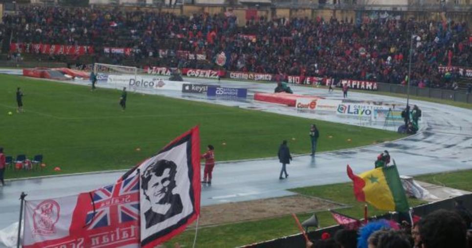 images Calcio violento. Assolti ultras giallorosso e tifoso rossoblu rimasti coinvolti nella partita Cosenza-Catanzaro del 14 febbraio 2016