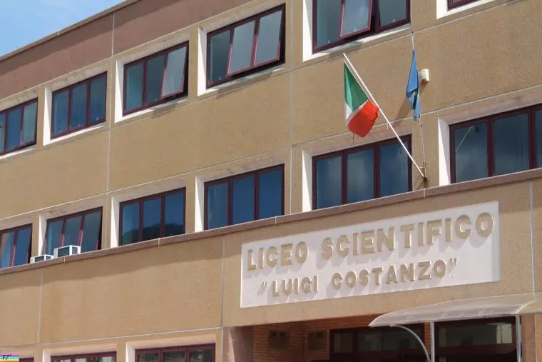 Si salva dal dimensionamento il Liceo "Costanzo" di Decollatura, esulta il M5S 