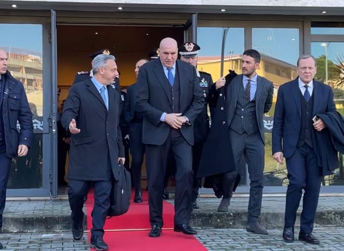images Il ministro Crosetto a Catanzaro: "Dai carabinieri e da quello che fanno in Calabria c’è da imparare”