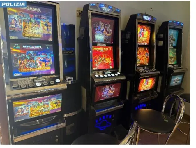 Crotone, dipendente non regolarmente assunta: bar con sala slot sanzionato 