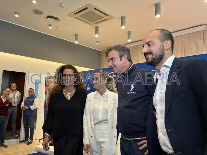 “FdI è la comunità di chi non si arrende”: Arianna Meloni a Catanzaro per Ferro e Occhiuto (VIDEO)