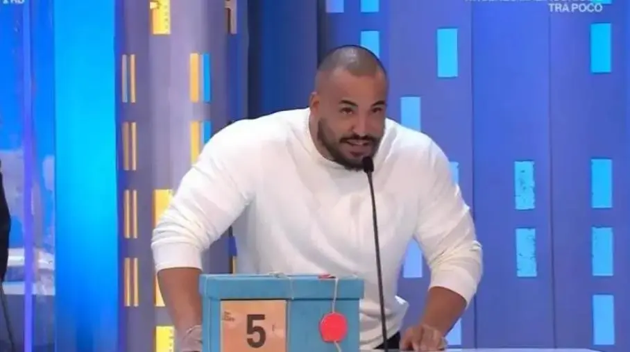 José Logozzo, il “ballerino” protagonista di Affari Tuoi: “Le critiche? Non mi toccano”