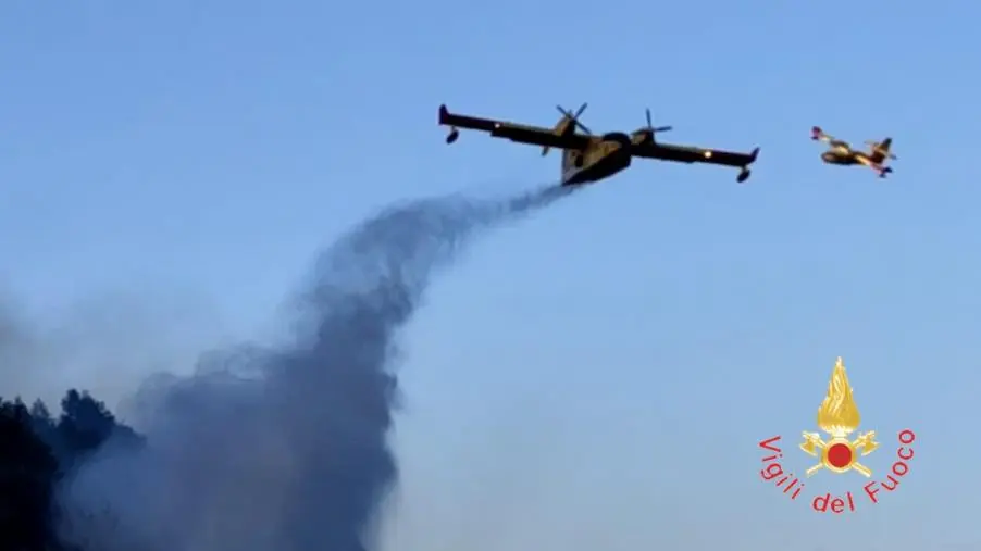 Incendio a Falerna: l'intervento dei vigili del fuoco