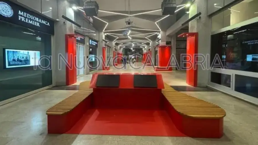 Catanzaro, occupazione di senzatetto in Galleria Mancuso: dopo le segnalazioni qualcosa si muove?
