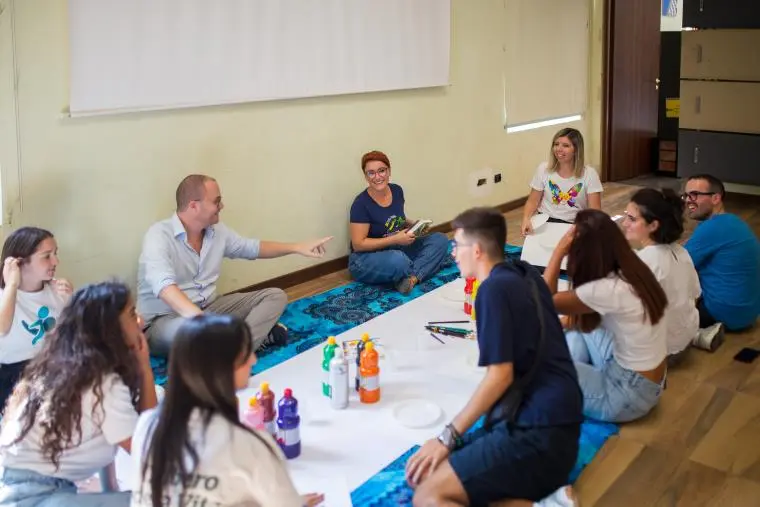 A Catanzaro uno spazio sicuro per adolescenti e famiglie: al via i i laboratori del progetto “A Beautiful Mind”