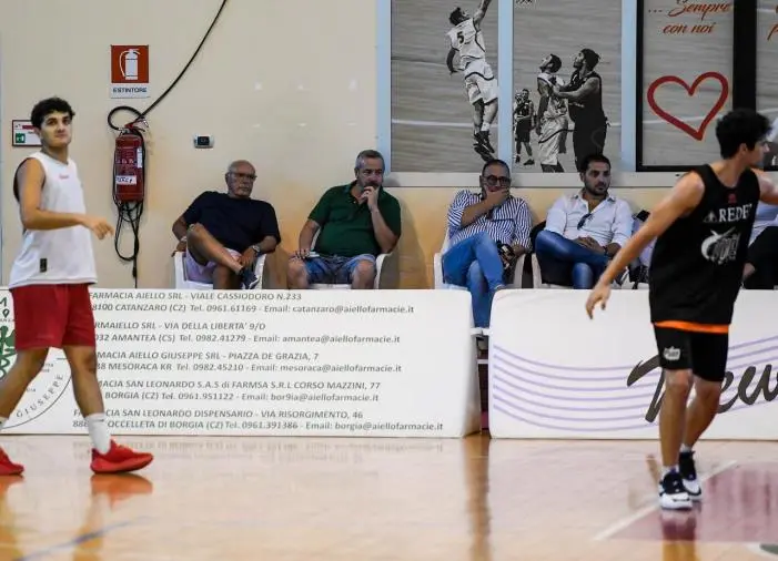 Basket Academy e Viola iniziano ad assaggiare il campo nell’amichevole che inaugura la stagione