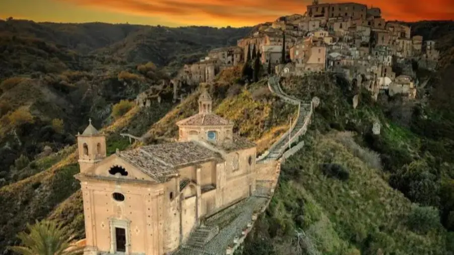 images "Borgo dei Borghi" 2024: Badolato si aggiudica la medaglia d'argento