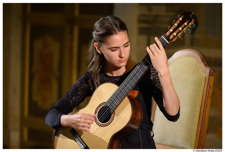 AMA, recital della chitarrista Eleonora Forelli all'Auditorium Comunale di Filadelfia