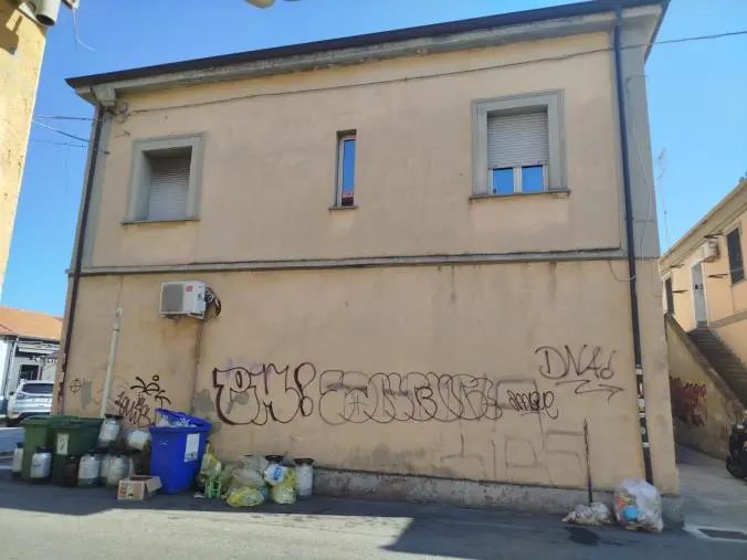Decoro urbano a Catanzaro, Serraino sollecita la manutenzione della facciata delegazione comunale a Lido
