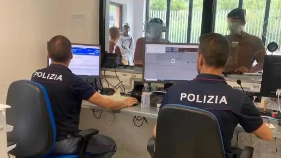 images Catanzaro, espulso cittadino straniero ritenuto pericoloso per la sicurezza pubblica