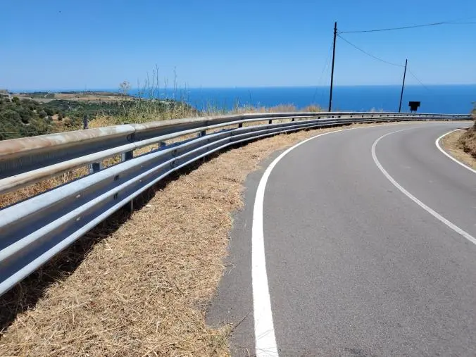 Strade nell'entroterra, a Montauro tornano percorribili in tempo per la festa della Madonna del Primo Dolore