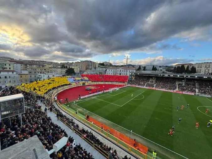 images Serie B, CATANZARO vs COSENZA: 4-0. Le Aquile travolgono i lupi al Ceravolo